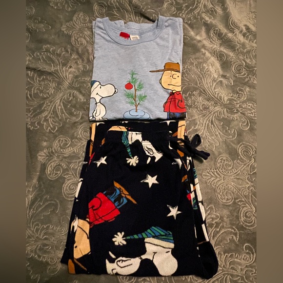 Adult Charlie Brown Pajamasnull